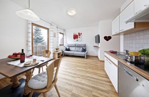 Caines Apartment | Apartment "Langeshof - Löwenzahn" with Mountain View, Garden & Wi-Fi