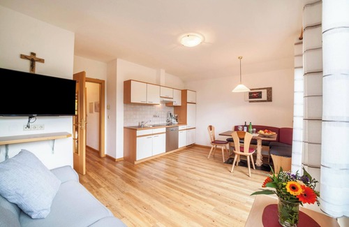 Caines Apartment | Apartment "Langeshof - Löwenzahn" with Mountain View, Garden & Wi-Fi