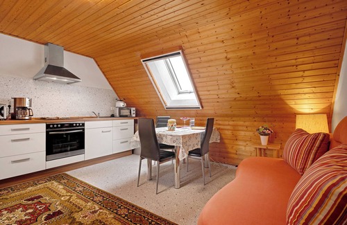 Bad Zwischenahn Apartment | Apartment 'Lärchennest' with Shared Terrace, Shared Garden and Wi-Fi