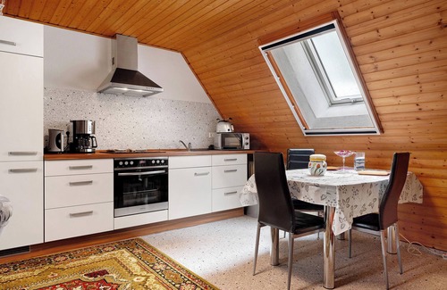 Bad Zwischenahn Apartment | Apartment 'Lärchennest' with Shared Terrace, Shared Garden and Wi-Fi