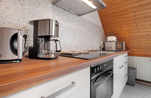 Bad Zwischenahn Apartment | Apartment 'Lärchennest' with Shared Terrace, Shared Garden and Wi-Fi