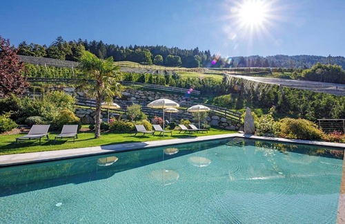 Schenna Apartment | Apartment 'Lavendel' with Mountain View, Shared Pool and Wi-Fi