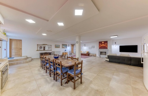 Presicce Apartment | Apartment 'Le Colonie - Boschetto' with Private Terrace, Shared Garden and Wi-Fi