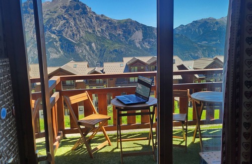 Puy-Saint-Vincent Apartment | Apartment 'Le Parc Aux Étoiles 1800' with Mountain View, Balcony and Wi-Fi