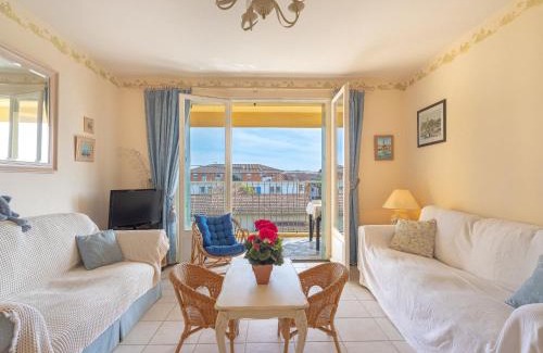 Six-Fours-les-Plages Apartment | Apartment les voiles by Interhome