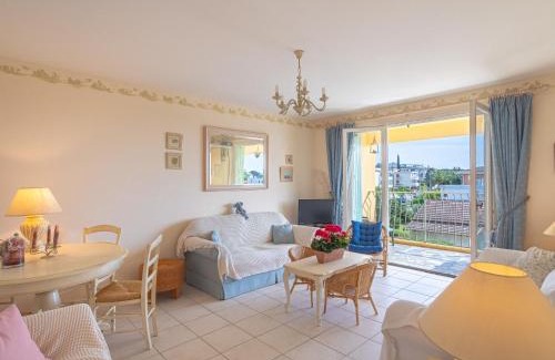 Six-Fours-les-Plages Apartment | Apartment les voiles by Interhome