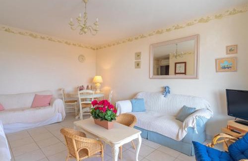 Six-Fours-les-Plages Apartment | Apartment les voiles by Interhome