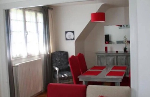 Sarzeau Apartment | Apartment 'Le Goéland' with Shared Pool, Shared Terrace and Wi-Fi