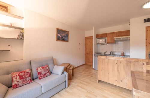 Samoens Apartment | Apartment 'Le Grand Tetras A3' with Mountain View, Shared Pool and Wi-Fi