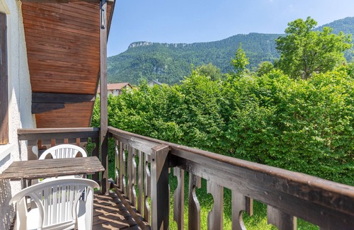 Trevignin Apartment | Apartment "le Revard", part of the chalet "Le Pré Charville" with mountain view and Wi-Fi