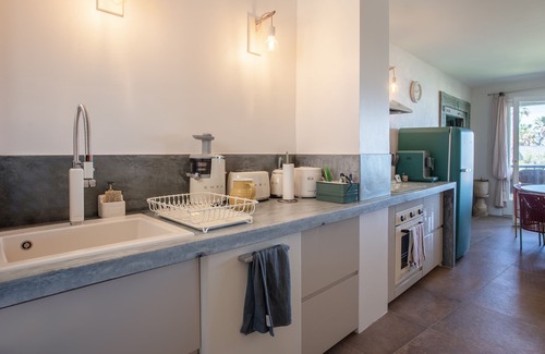 Port Grimaud Apartment | Apartment "Le Topaze" with Sea View, Balcony & Wi-Fi