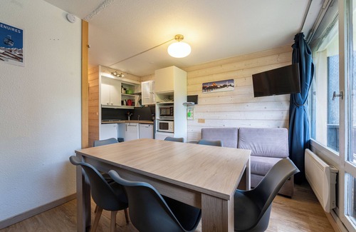Les Menuires Apartment | Apartment 'Le Villaret' with Mountain View and Balcony