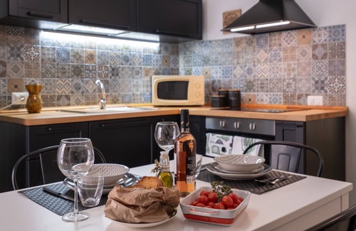 Centro Storico Apartment | Apartment 'Leonardò, Non Solo Mare' with Shared Terrace and Air Conditioning