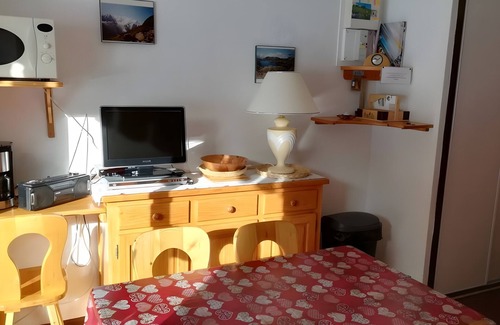 Le Praz de Lys Apartment | Apartment 'Les 3 Lys - 25 M² - Le Praz De Lys' with Mountain View, Shared Garden and Balcony