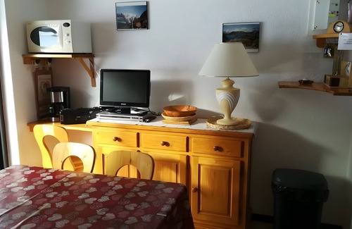 Le Praz de Lys Apartment | Apartment 'Les 3 Lys - 25 M² - Le Praz De Lys' with Mountain View, Shared Garden and Balcony