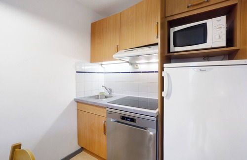 Albiez-le-Vieux Apartment | Apartment 'Les Aiguilles D'arves 29' with Mountain View, Shared Pool and Balcony