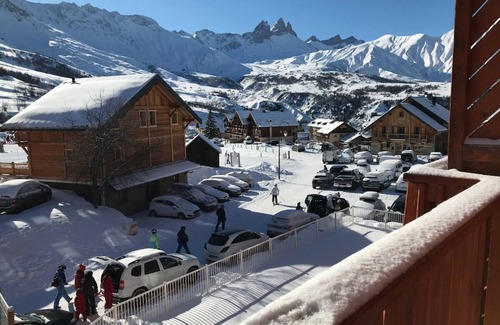 Albiez-le-Vieux Apartment | Apartment 'Les Aiguilles D'arves 29' with Mountain View, Shared Pool and Balcony