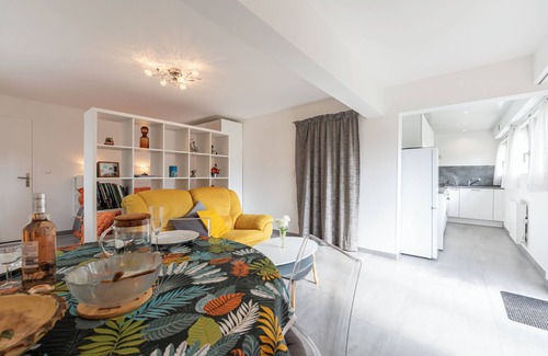 Cessenaz Apartment | Apartment 'Les Cerisiers - Un Havre De Paix' with Private Terrace, Shared Garden and Wi-Fi