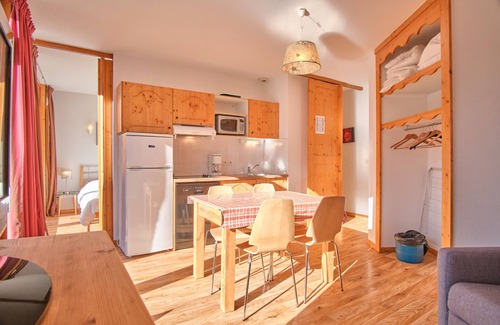 Chamrousse Apartment | Apartment 'Les Flocons' with Mountain View