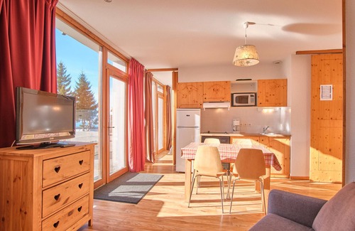 Chamrousse Apartment | Apartment 'Les Flocons' with Mountain View