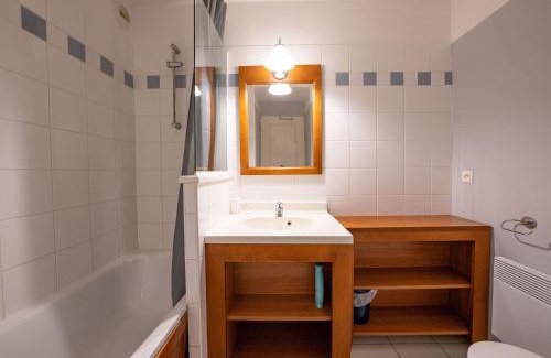 Maubuisson Apartment | Apartment Les Grands Pins-2 by Interhome