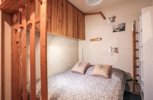 Les Boisses Apartment | Apartment Les Olympiques - Tignes 1800-10 by Interhome