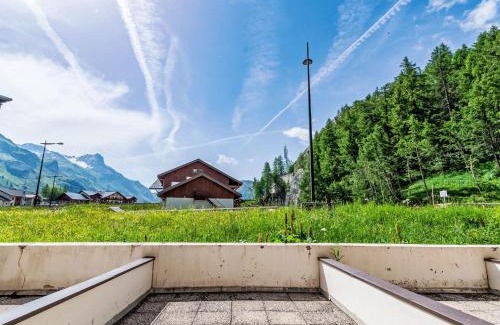 Les Boisses Apartment | Apartment Les Olympiques - Tignes 1800-4 by Interhome