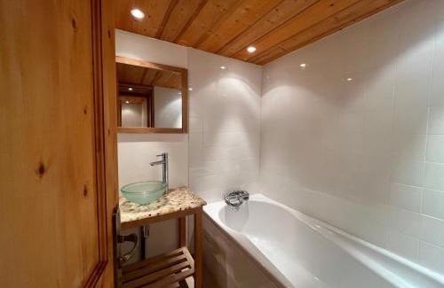 Oz-en-Oisans Apartment | Apartment Les Rousses 3 minutes from Alpe dHuez Grand Domaine via Oz en Oisans