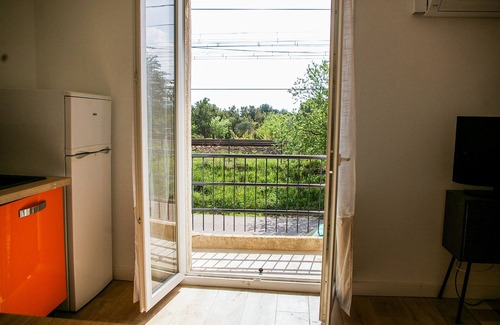 Saint-Salvayre Apartment | Apartment "Les voyages de Romane" with balcony.