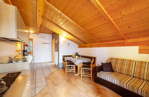 Molten Apartment | Apartment "Lingerhof - Alpenrose" with Mountain View, Shared Garden & Wi-Fi