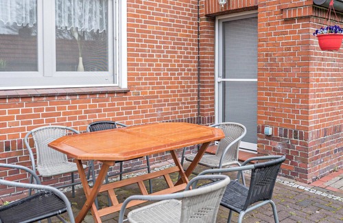 Hinrichsfehn Apartment | Apartment "Llojan" Close to the North Sea with Wi-Fi, Shared Terrace & Garden
