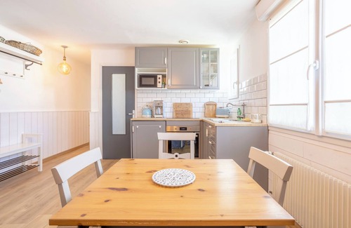 Plomeur Apartment | Apartment 'Loft Avec Jardin 5min De La Torche' with Private Garden and Wi-Fi