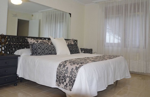 San Roman de la Llanilla Apartment | Apartment loft in chalet for 9 people garden barbecue playground beach