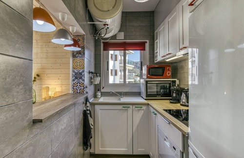 Roses Town Center Apartment | Apartment 'Londres' with Shared Pool, Wi-Fi and Air Conditioning