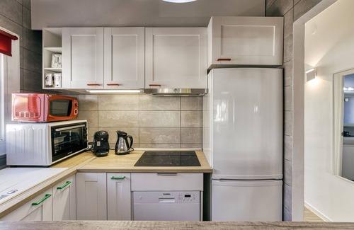 Roses Town Center Apartment | Apartment 'Londres' with Shared Pool, Wi-Fi and Air Conditioning