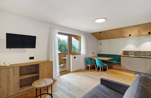 Mareo Apartment | Apartment 'Lü Da Plazores Falc' with Mountain View, Shared Garden and Wi-Fi