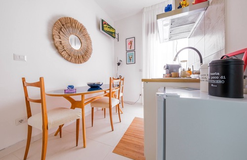 Milazzo Apartment | Apartment 'Luce' with Shared Terrace, Wi-Fi and Air Conditioning