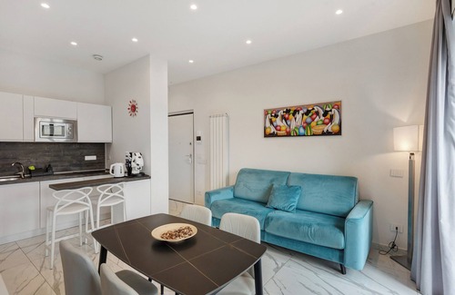 Chiaia Apartment | Apartment 'Luxury - Zona Lungomare' with Balcony, Wi-Fi and Air Conditioning