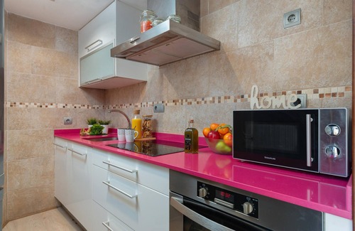 Alcanada Apartment | Apartment Lyon close to the Sea with A/C & Wi-Fi; Pet-Friendly