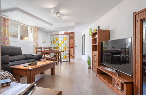 Alcanada Apartment | Apartment Lyon close to the Sea with A/C & Wi-Fi; Pet-Friendly