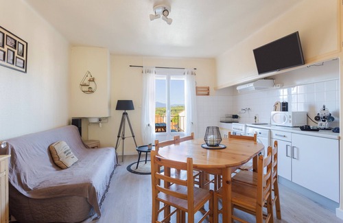 Banyuls-dels-Aspres Apartment | Apartment 'Mar I Munt' with Sea View, Wi-Fi and Air Conditioning