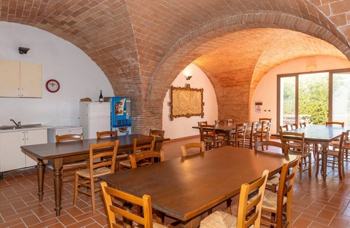 Rosignano Marittimo Apartment | Apartment 'Menta' with Shared Pool and Garden
