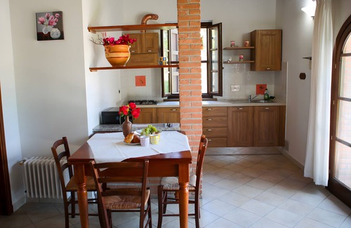 Santa Luce Apartment | Apartment 'Magnolia' with Shared Pool, Wi-Fi and Air Conditioning