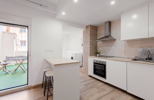 Perchel Sur Apartment | Apartment 'Malaga Centro' with Private Terrace, Balcony and Wi-Fi