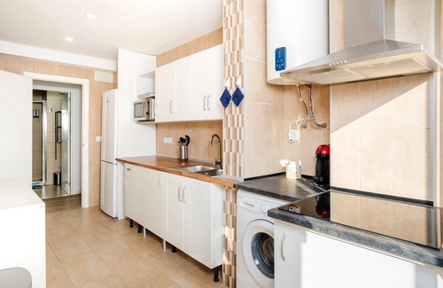 Hermandades-La Carrasca Apartment | Apartment 'Malaquita' with Balcony, Wi-Fi and Air Conditioning