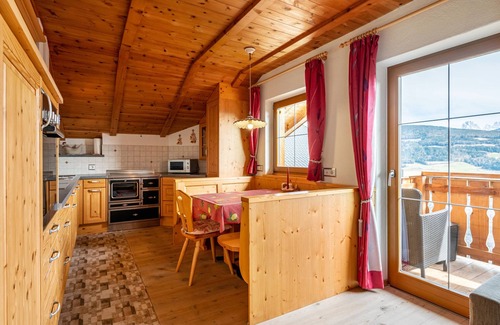 Albions Apartment | Apartment 'Malsötscherhof C' with Mountain View, Balcony and Wi-Fi