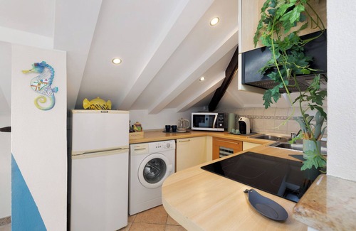 Savona Apartment | Apartment 'Mansarda Sotto Le Stelle' with Sea View, Wi-Fi and Air Conditioning