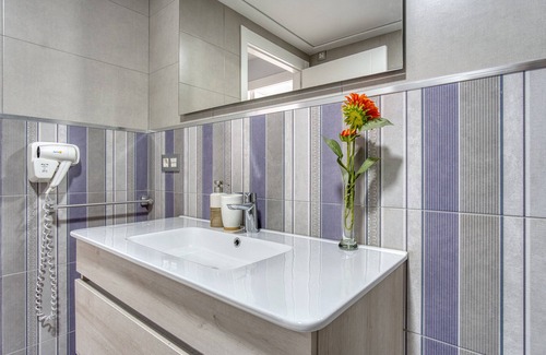 Cabo de las Huertas Apartment | Apartment 'Mar 15' with Wi-Fi and Air Conditioning