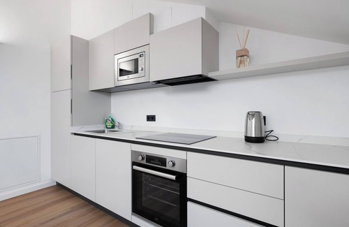 Laives Apartment | Apartment 'Maso Renner 5' with Mountain View, Wi-Fi and Air Conditioning