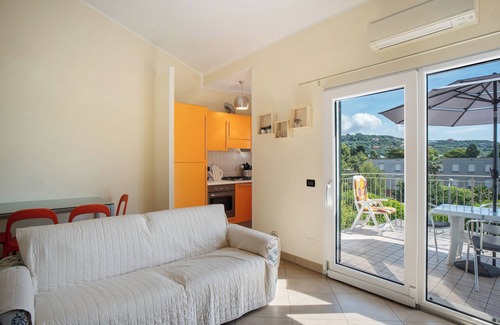 Diano Castello Apartment | Apartment 'Max' with Sea View, Wi-Fi and Air Conditioning